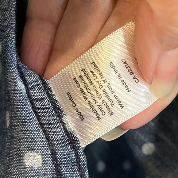 Talbots Chambray Blue White Polka Dot Button Down Shirt Sz 14 Long Sleeve Cotton - Picture 8 of 8